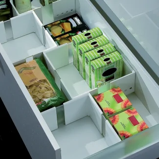 Verstellbarer Besteckkasten aus Kunststoff